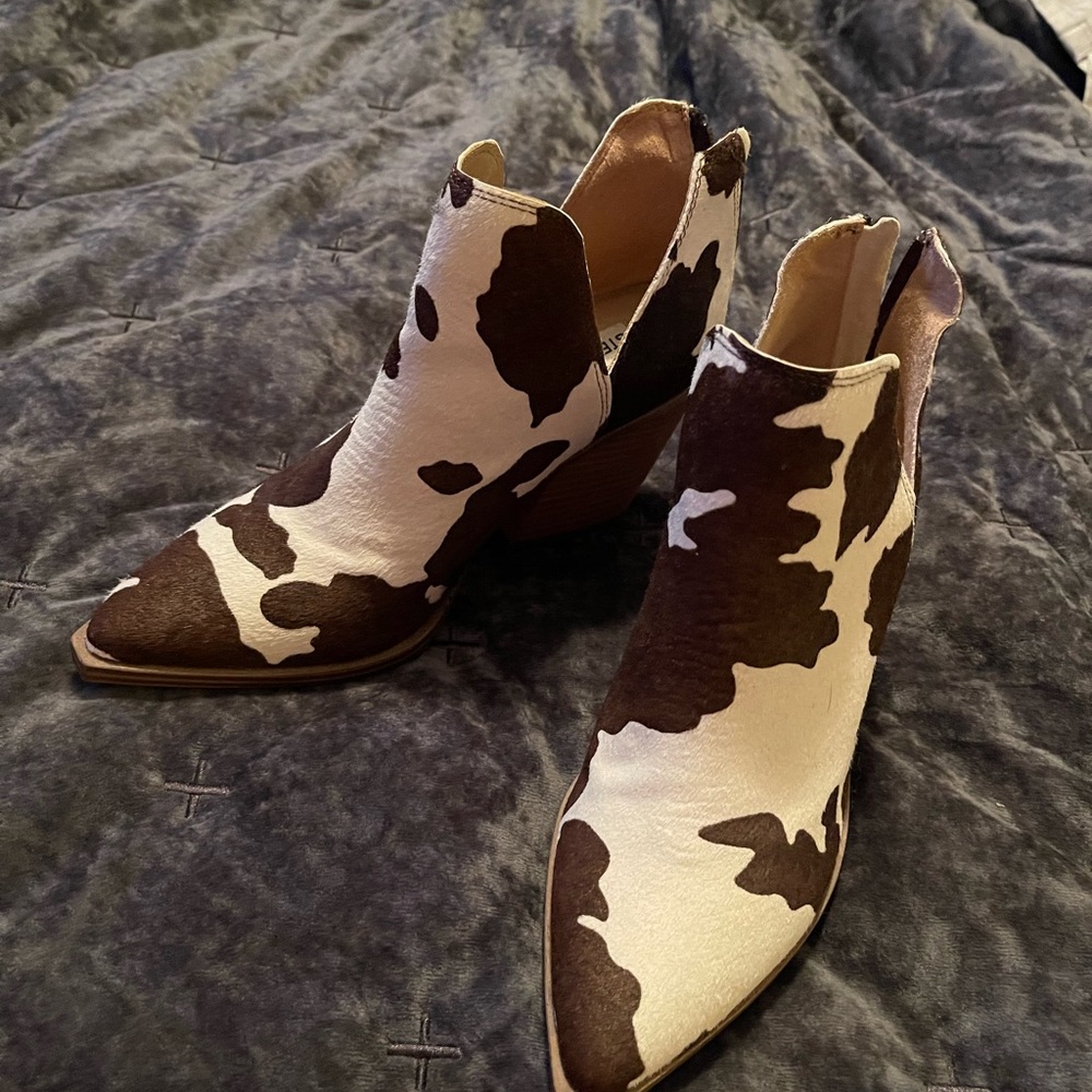Steve Madden Cow print booties. Size 7